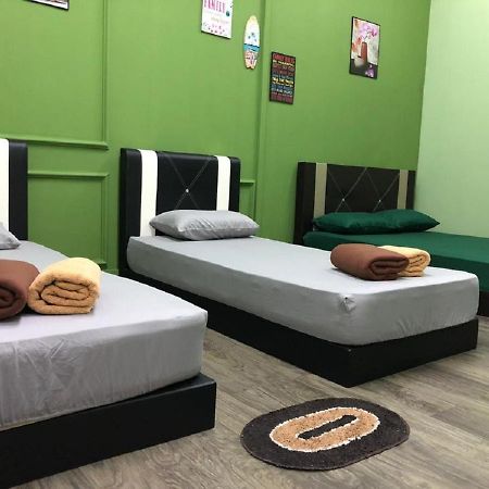 Ny Tropical Backpackers Hostel Desaru Luaran gambar