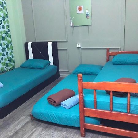 Ny Tropical Backpackers Hostel Desaru Luaran gambar