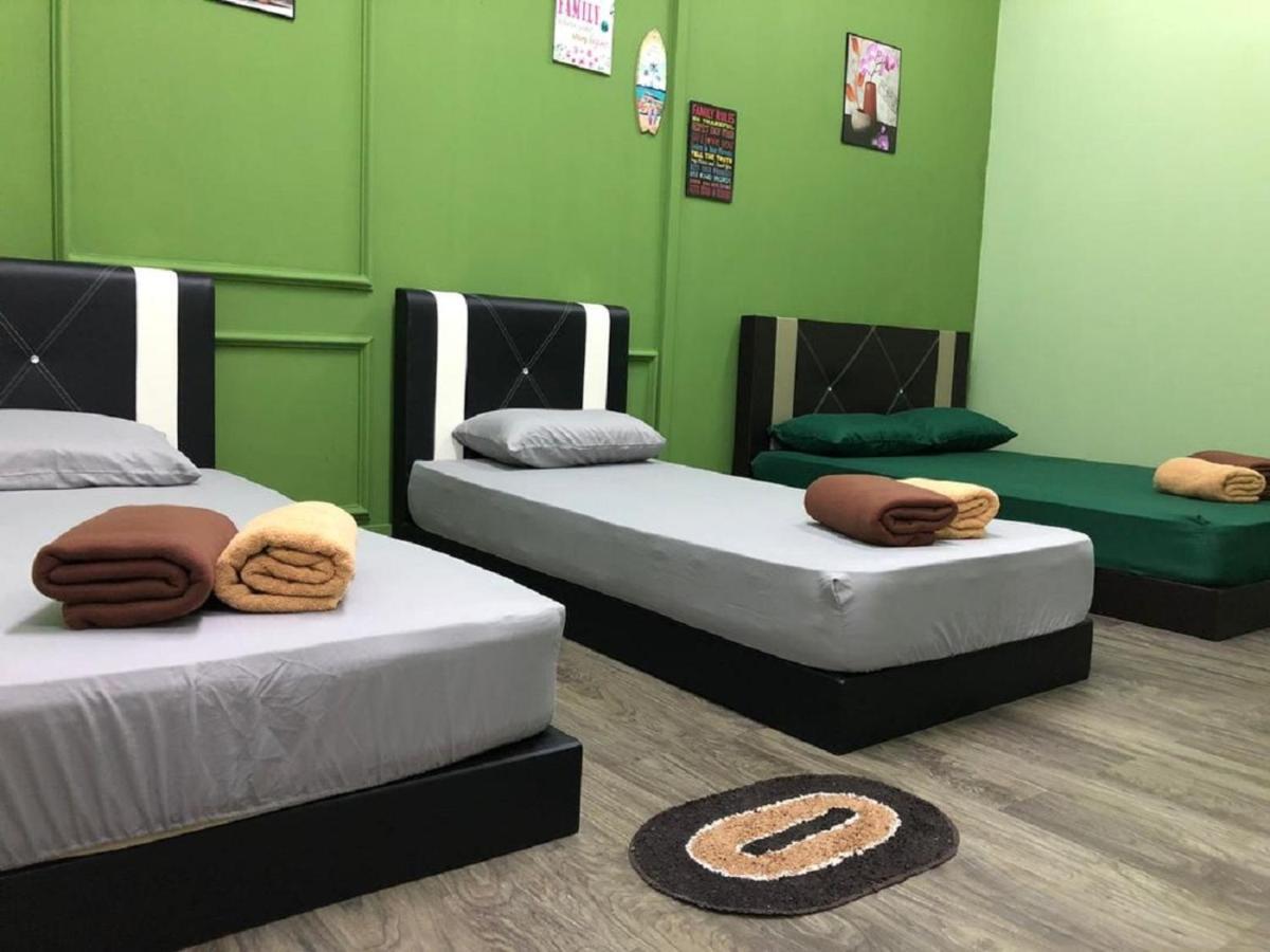 Ny Tropical Backpackers Hostel Desaru Luaran gambar