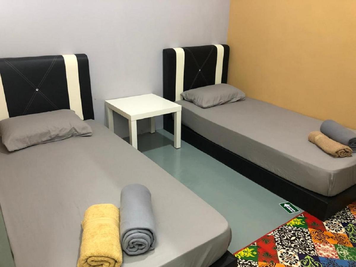 Ny Tropical Backpackers Hostel Desaru Luaran gambar