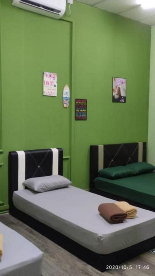 Ny Tropical Backpackers Hostel Desaru Luaran gambar