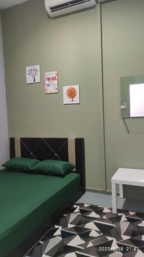 Ny Tropical Backpackers Hostel Desaru Luaran gambar