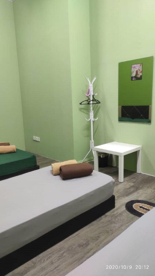Ny Tropical Backpackers Hostel Desaru Luaran gambar