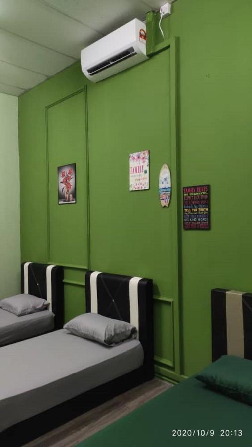 Ny Tropical Backpackers Hostel Desaru Luaran gambar