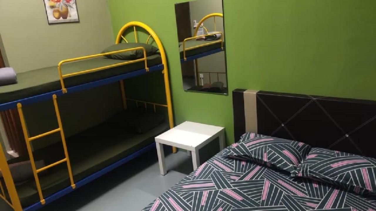Ny Tropical Backpackers Hostel Desaru Luaran gambar