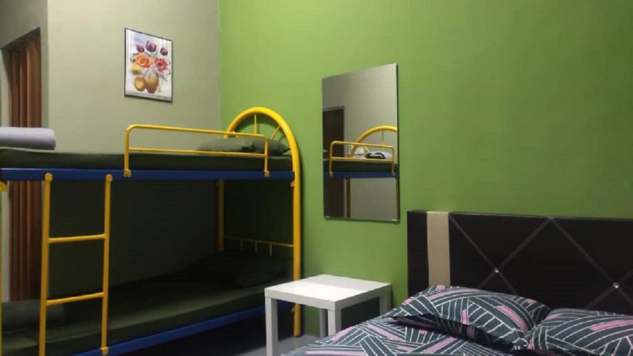 Ny Tropical Backpackers Hostel Desaru Luaran gambar