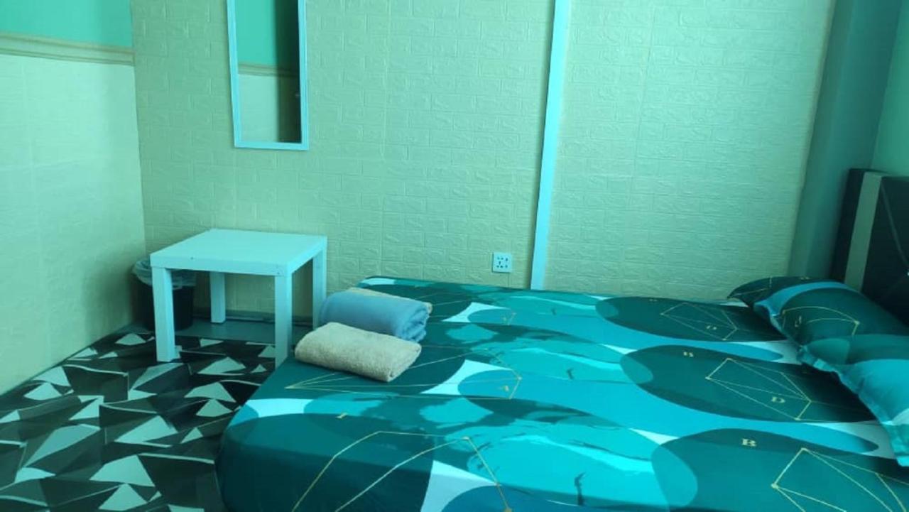 Ny Tropical Backpackers Hostel Desaru Luaran gambar