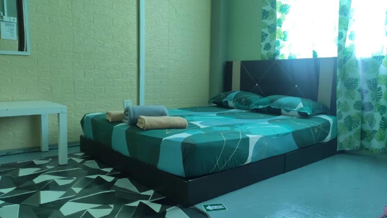 Ny Tropical Backpackers Hostel Desaru Luaran gambar