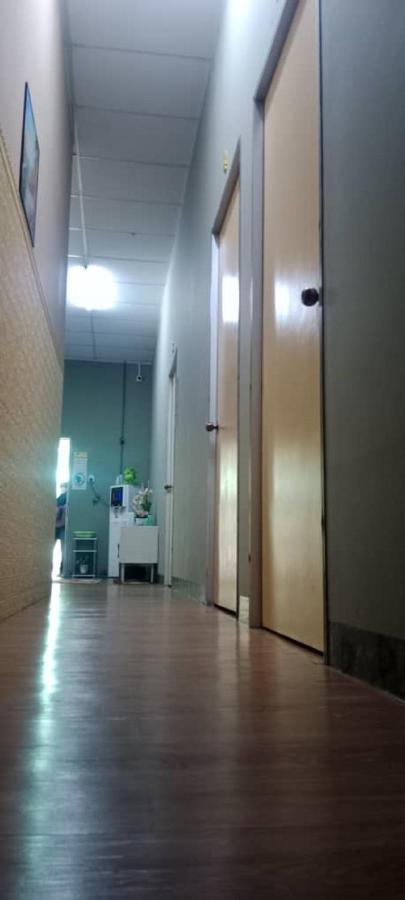 Ny Tropical Backpackers Hostel Desaru Luaran gambar