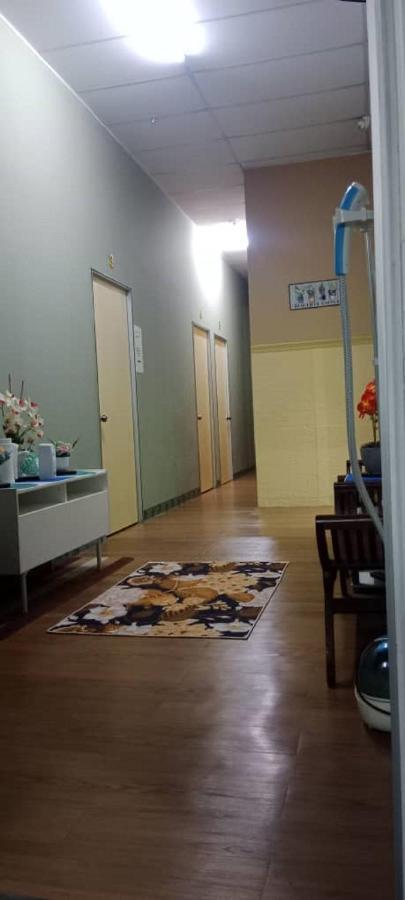 Ny Tropical Backpackers Hostel Desaru Luaran gambar